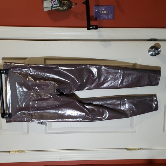 Old Navy Extra High Rise Powersoft Leggings - Picture 4 of 12